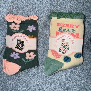 Two pair of womens socks size 9-11